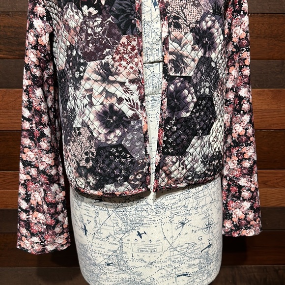 Xhilaration Open Front Long Sleeve Quilted Floral Blazer - Picture 3 of 10